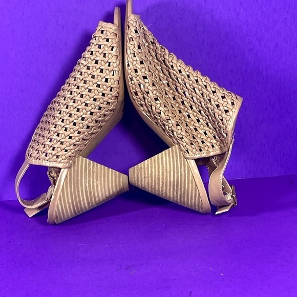 Vince Camuto EIANA Caged Peep Toe Lattice Pyramid Slingback Sandals Size 10 - Picture 6 of 9